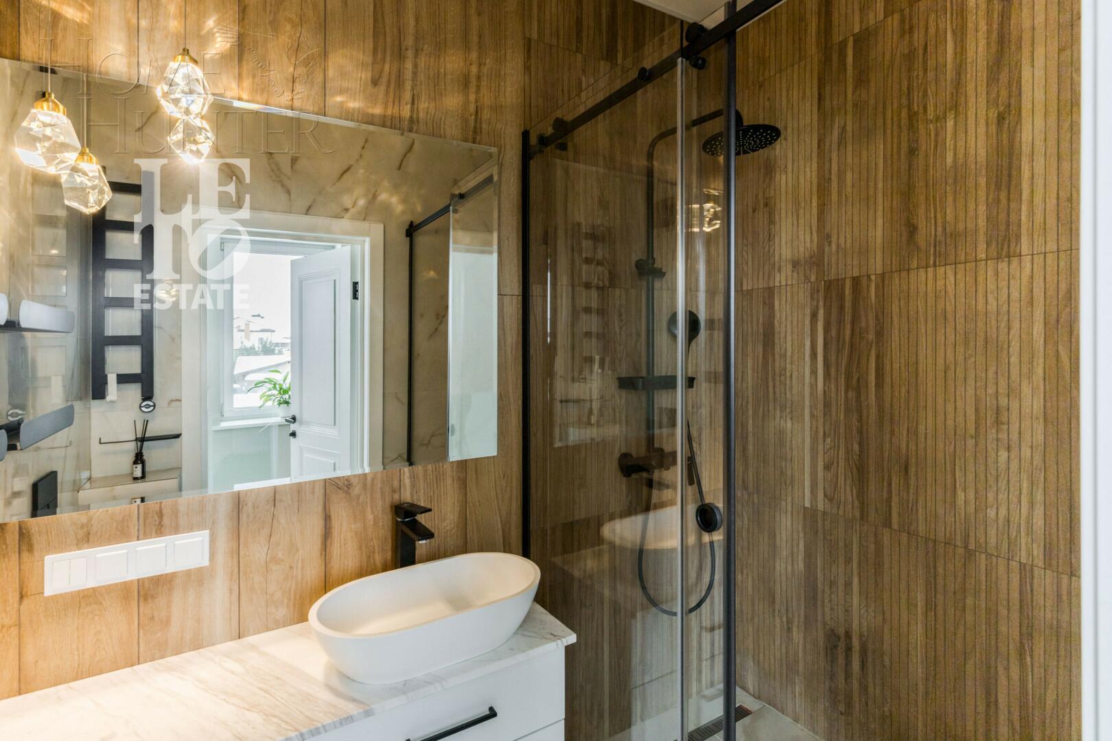 2-этажный коттедж 300 м² с отделкой