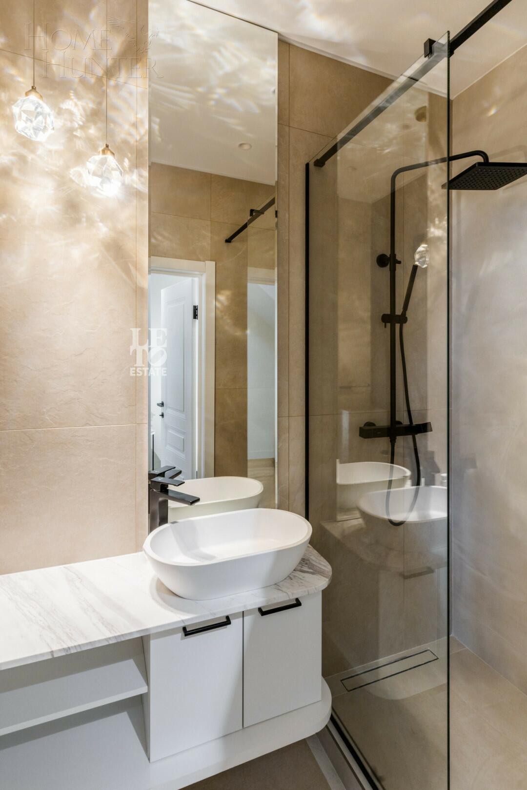 2-этажный коттедж 300 м² с отделкой