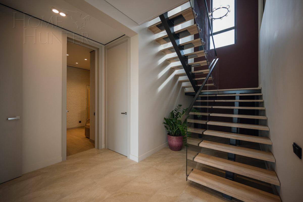 2-этажный коттедж 300 м² с отделкой