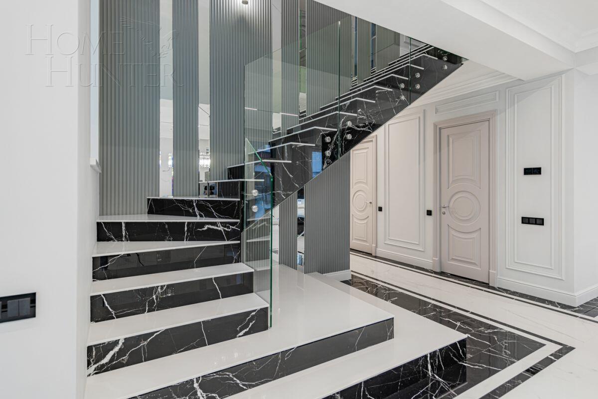 2-этажный коттедж 240 м² с отделкой