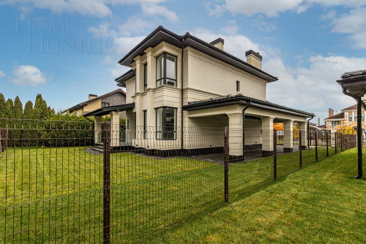 2-этажный коттедж 240 м² с отделкой