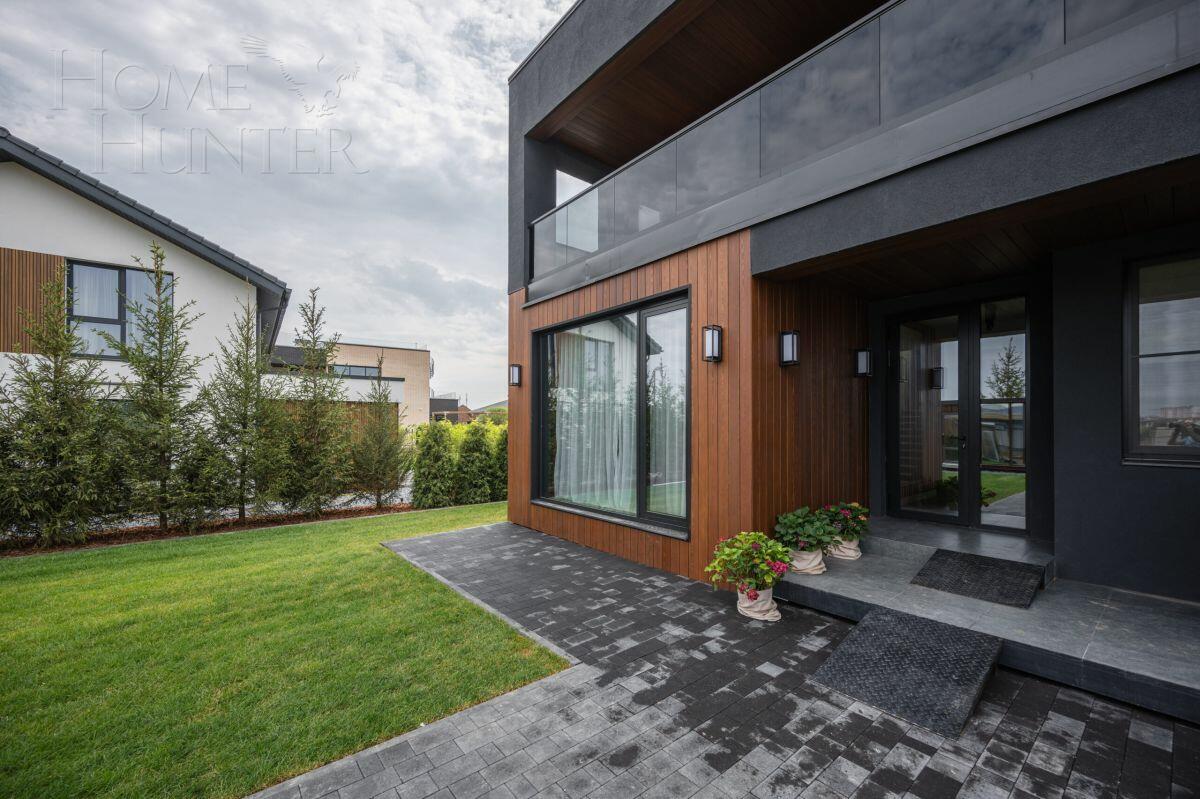 2-этажный коттедж 300 м² с отделкой