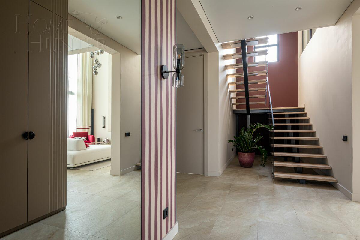 2-этажный коттедж 300 м² с отделкой