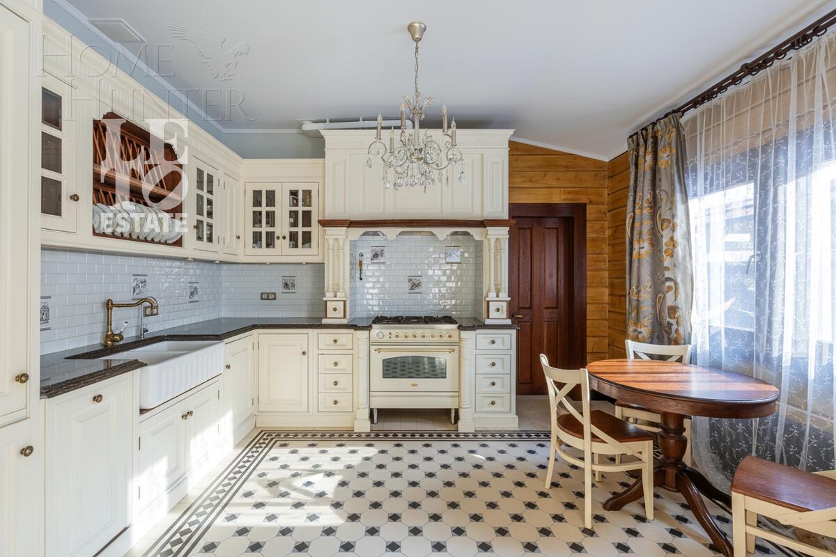 6-этажный коттедж 271 м² с отделкой