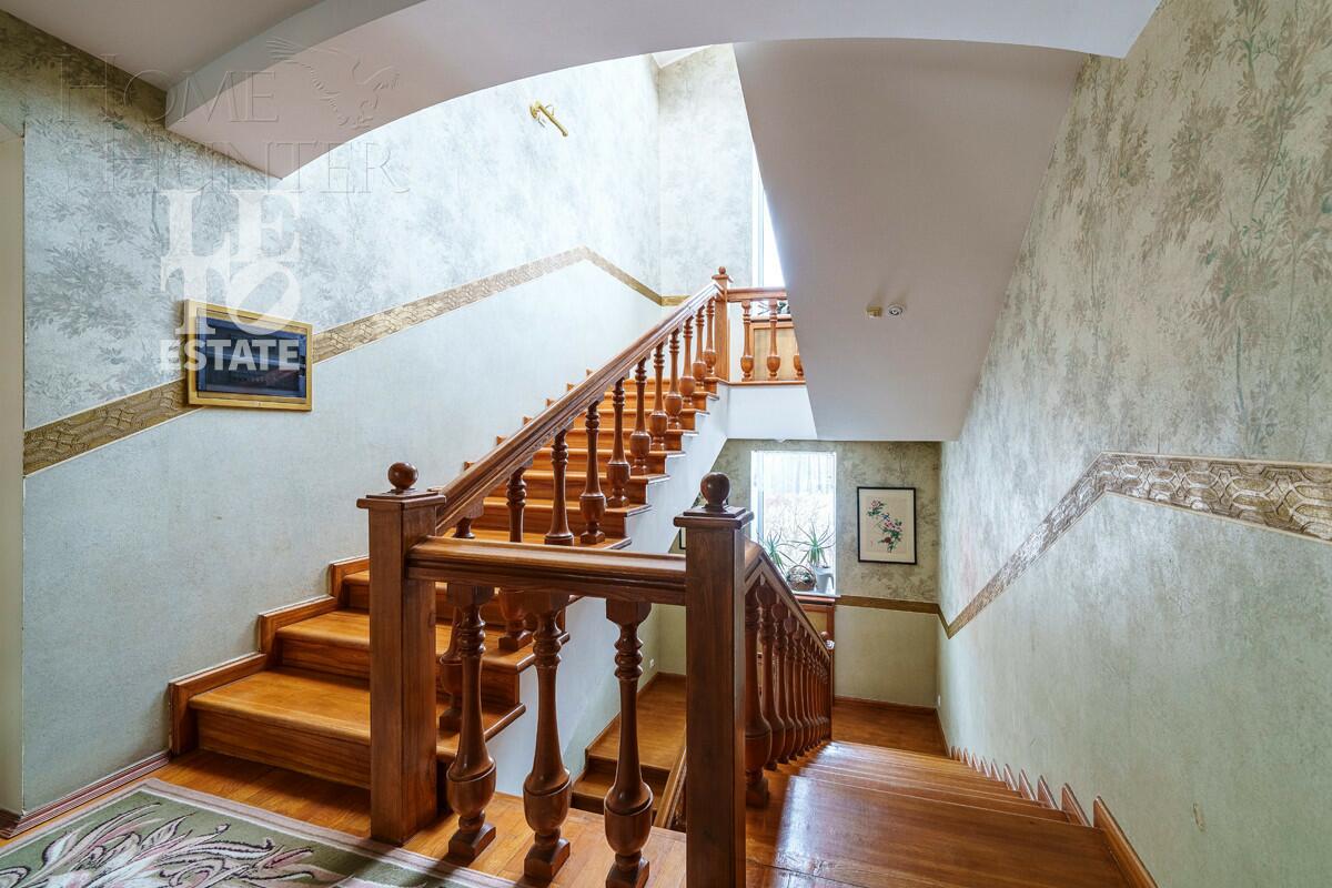 3-этажный коттедж 840 м² с отделкой