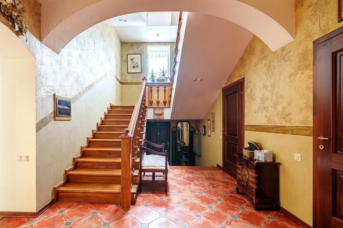 3-этажный коттедж 840 м² с отделкой