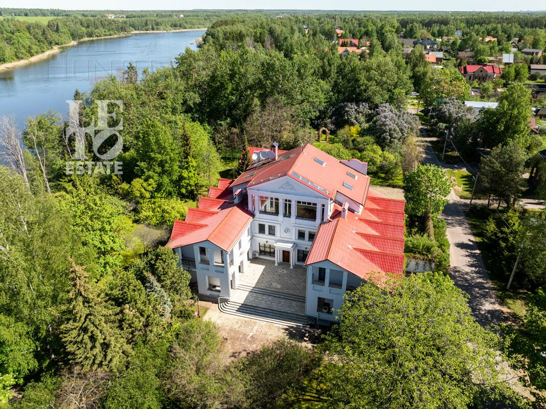 3-этажный коттедж 840 м² с отделкой