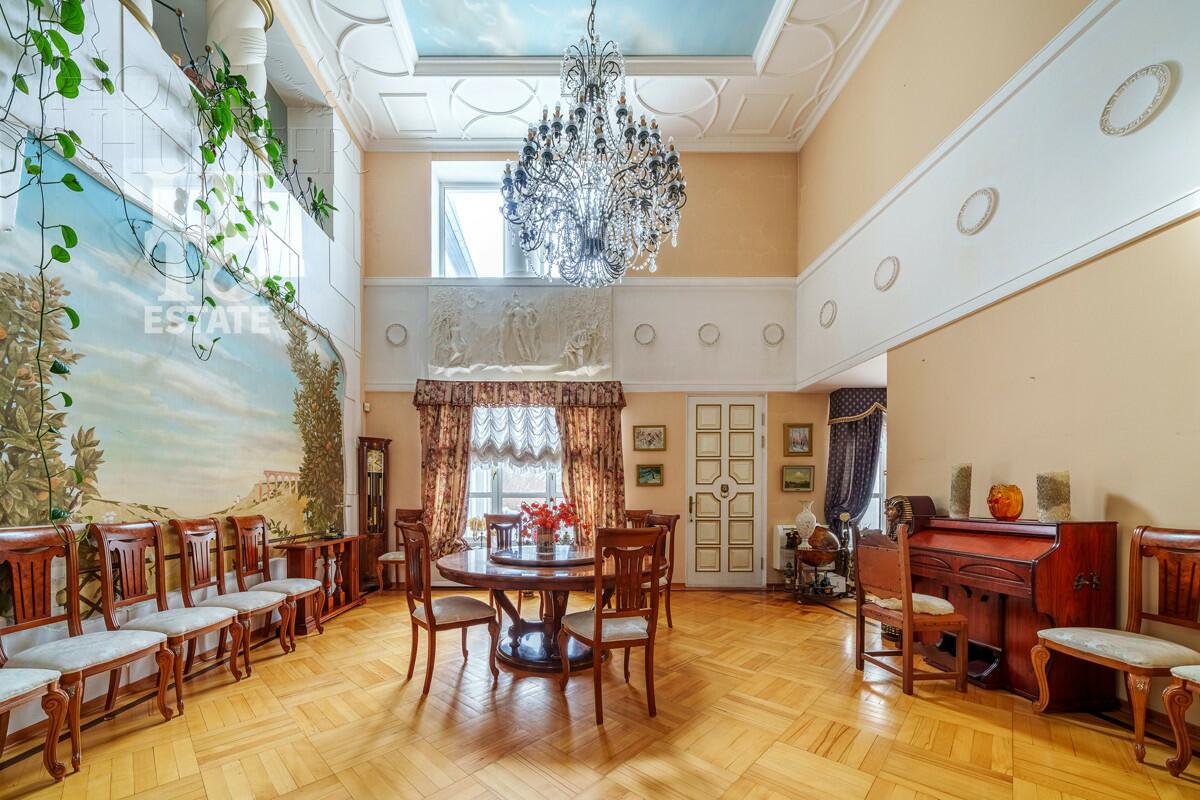 3-этажный коттедж 840 м² с отделкой