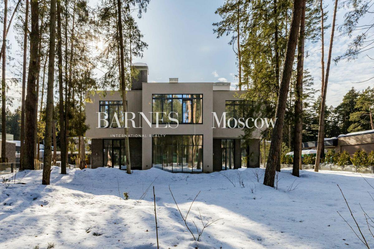 2-этажный коттедж 400 м² с отделкой