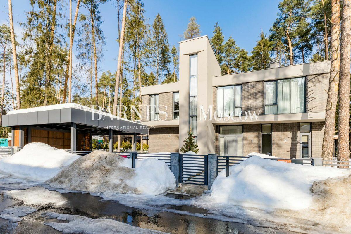 2-этажный коттедж 400 м² с отделкой