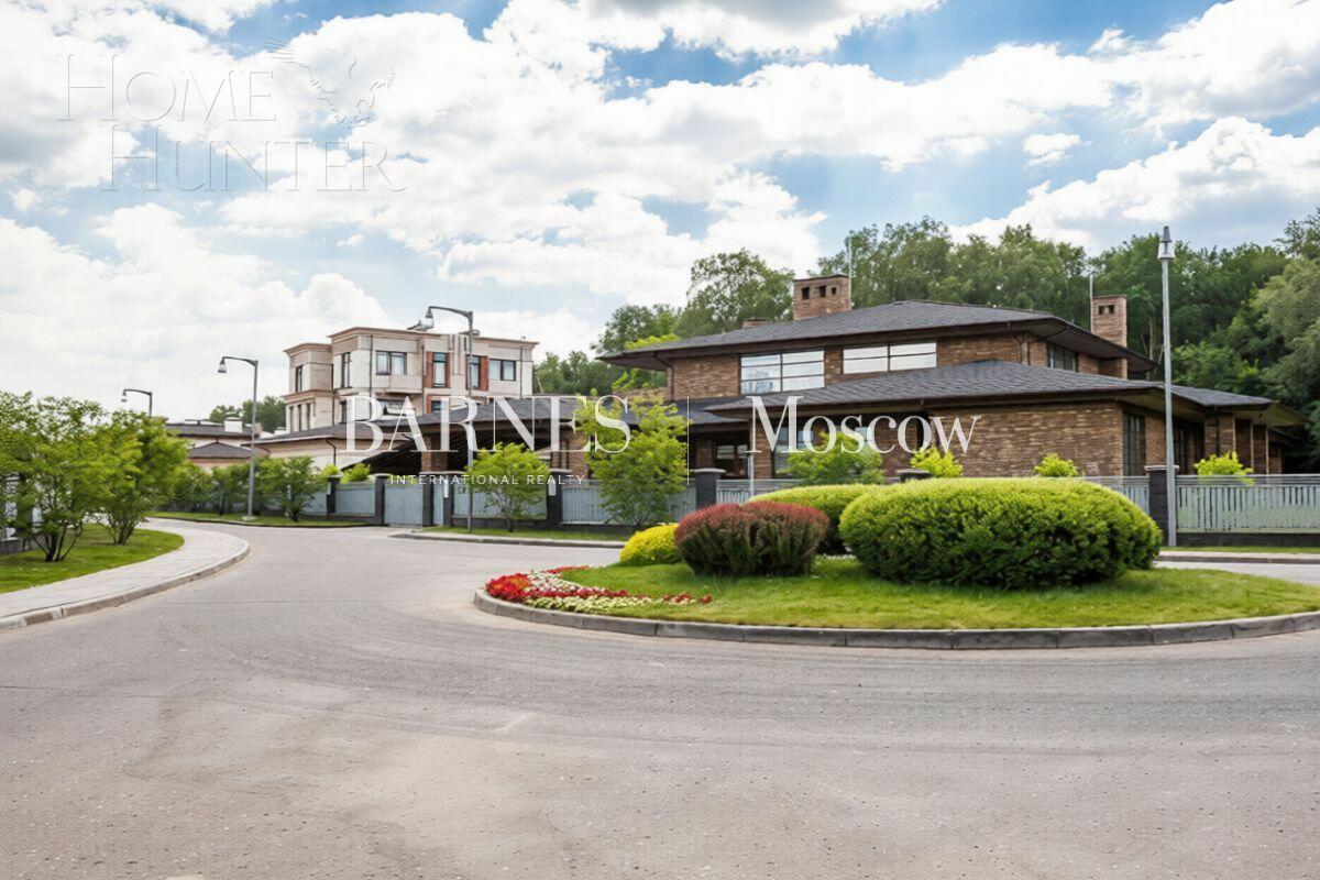 2-этажный коттедж 1 028.6 м² без отделки