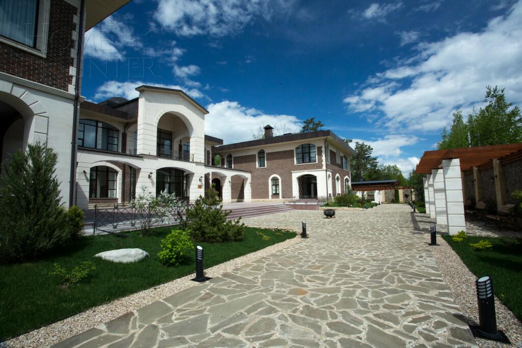 2-этажный коттедж 3 550 м² с отделкой