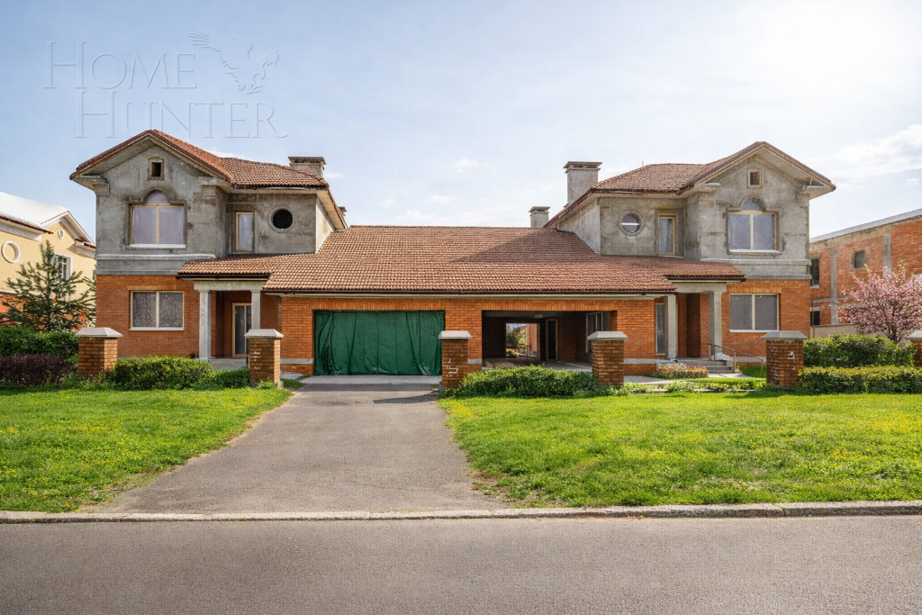 2-этажный таунхаус 373 м² без отделки