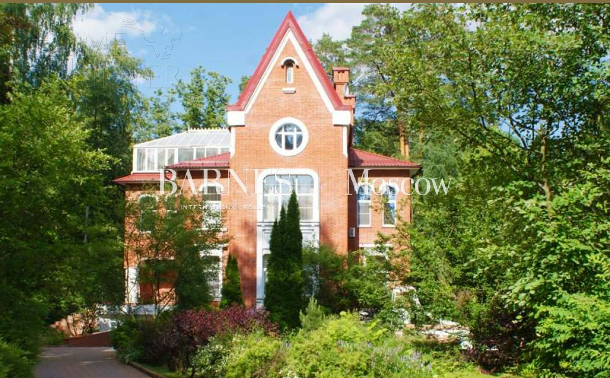 2-этажный коттедж 975 м² с отделкой