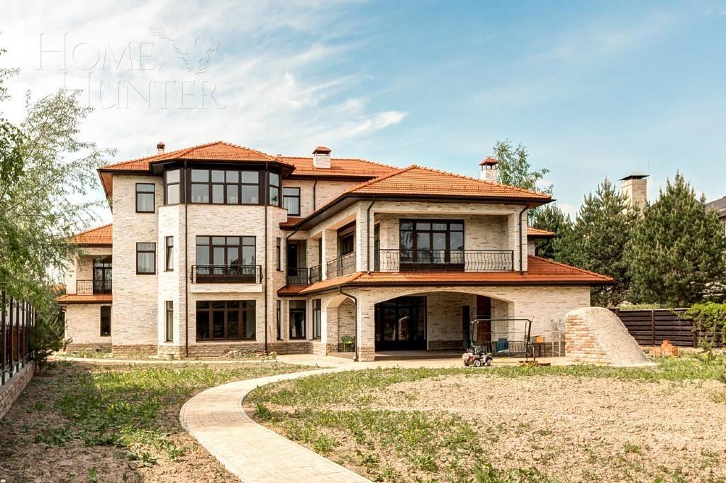 2-этажный коттедж 1 000 м² с отделкой