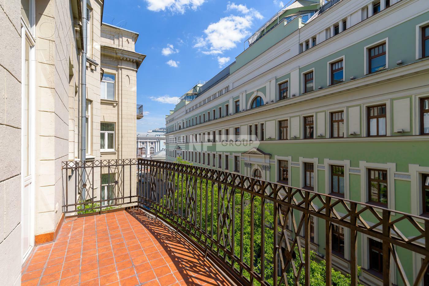 6-КОМН. КВАРТИРА С ОТДЕЛКОЙ 350 М² НА 4 ЭТАЖЕ