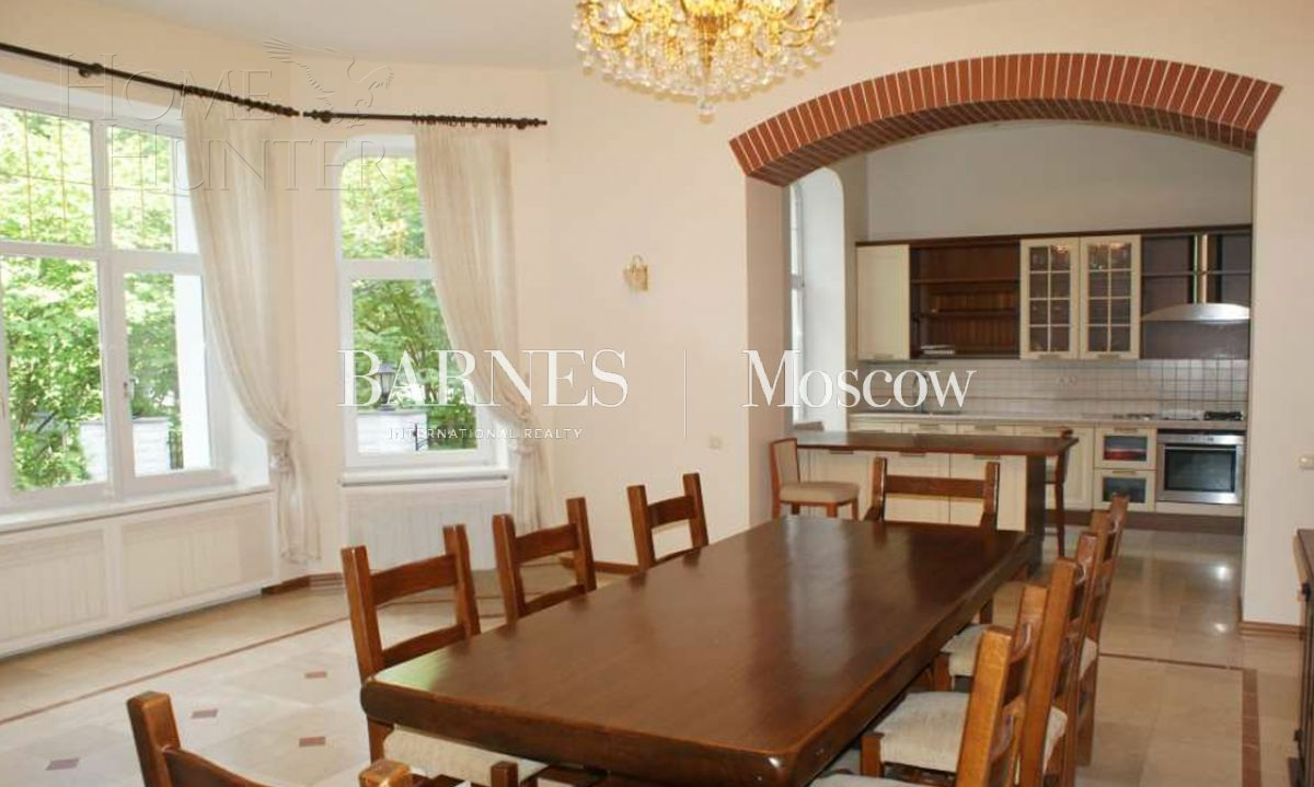 2-этажный коттедж 975 м² с отделкой