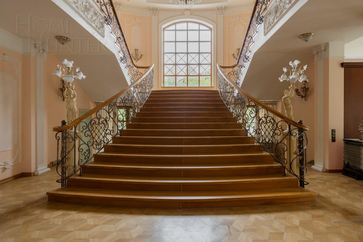 2-этажный коттедж 675 м² с отделкой