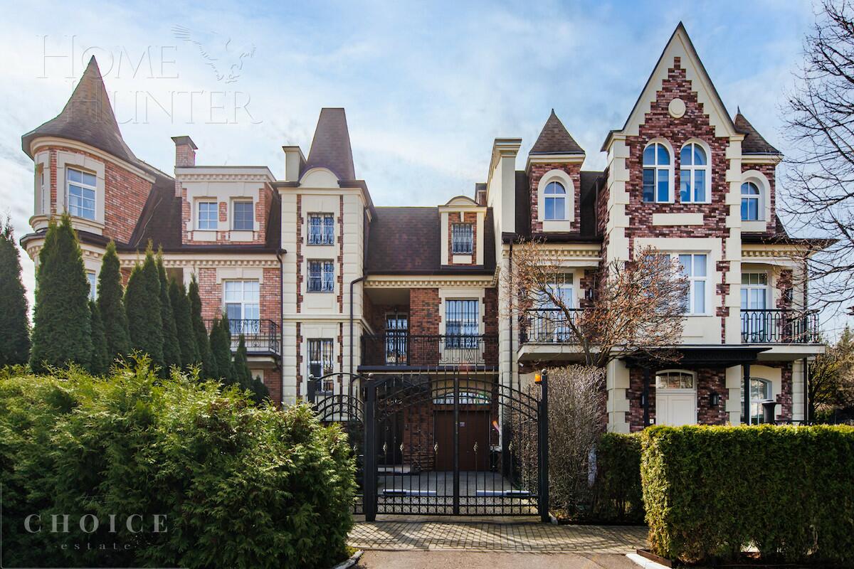 3-этажный таунхаус 293 м² с отделкой