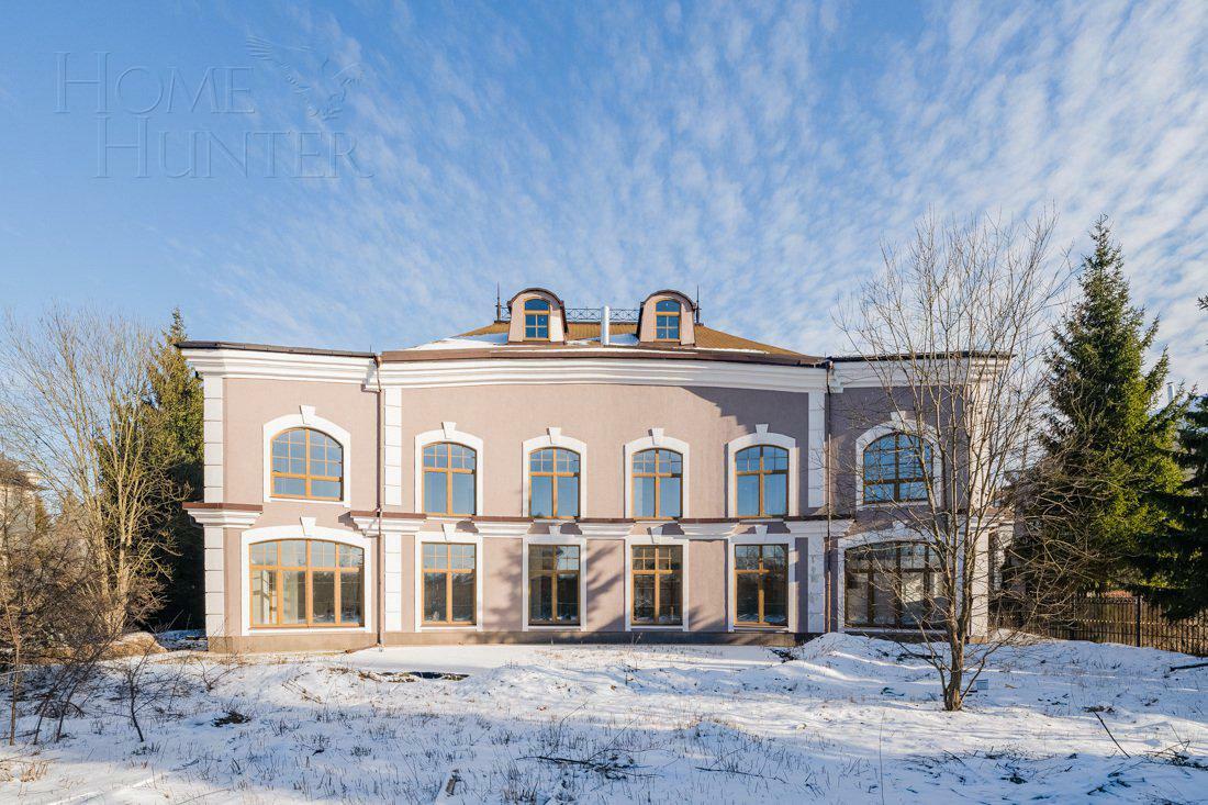 2-этажный коттедж 1 000 м² с отделкой