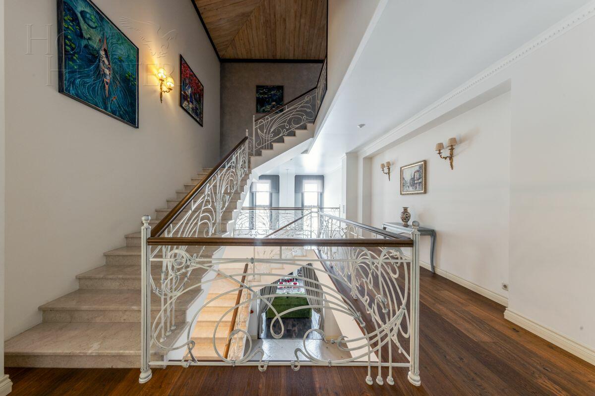 2-этажный коттедж 760 м² с отделкой