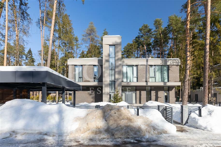 2-этажный коттедж 400 м² с отделкой