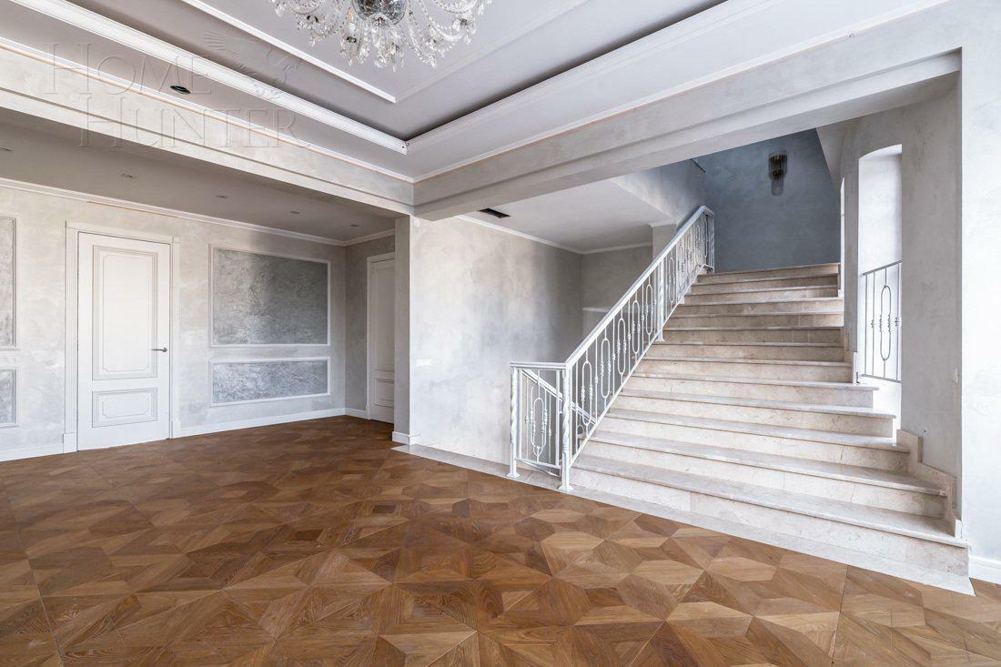 2-этажный коттедж 1 000 м² с отделкой