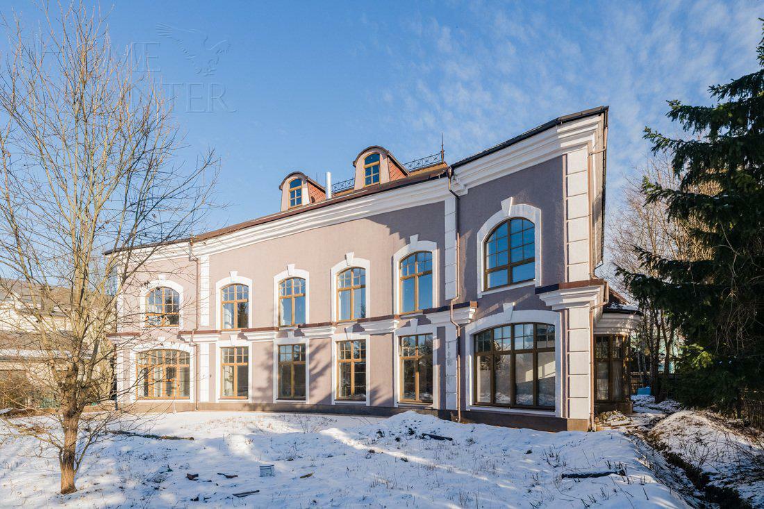 2-этажный коттедж 1 000 м² с отделкой