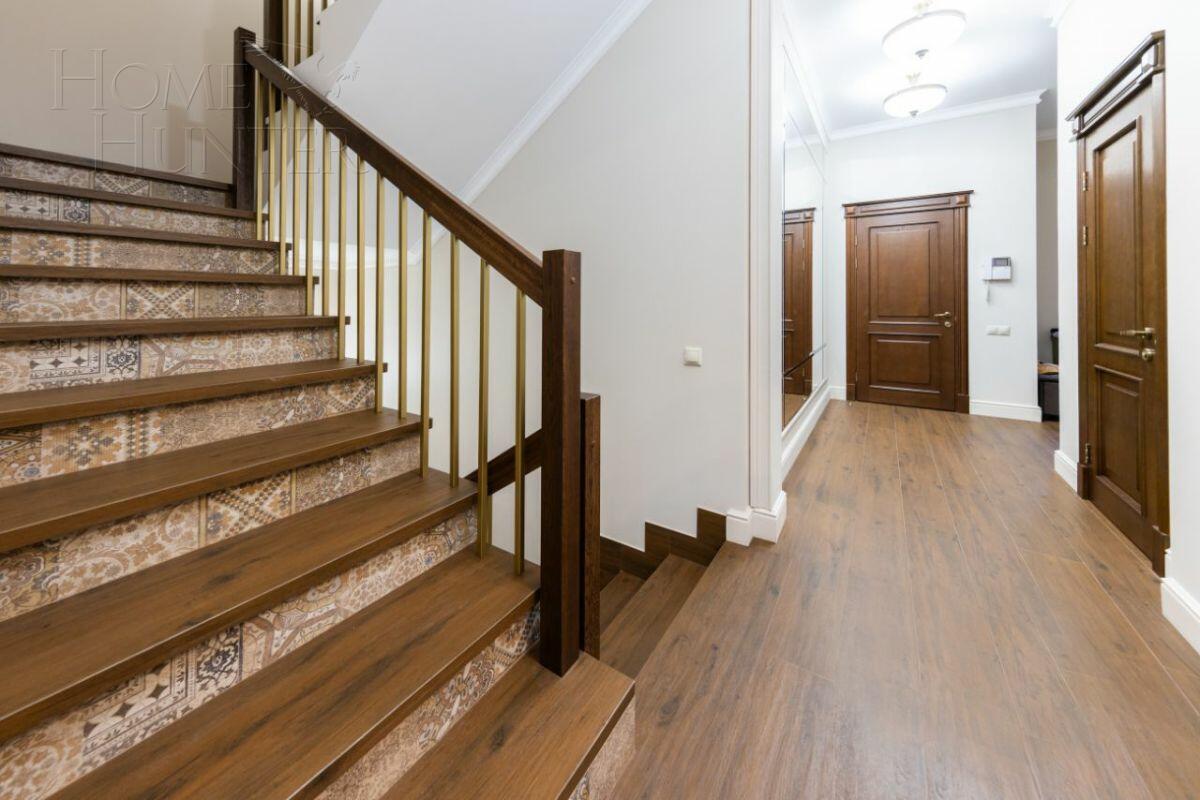 2-этажный таунхаус 320 м² с отделкой