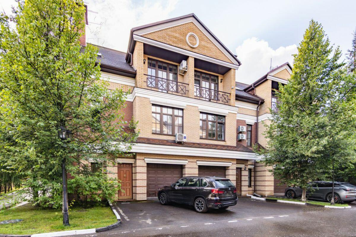 2-этажный таунхаус 320 м² с отделкой