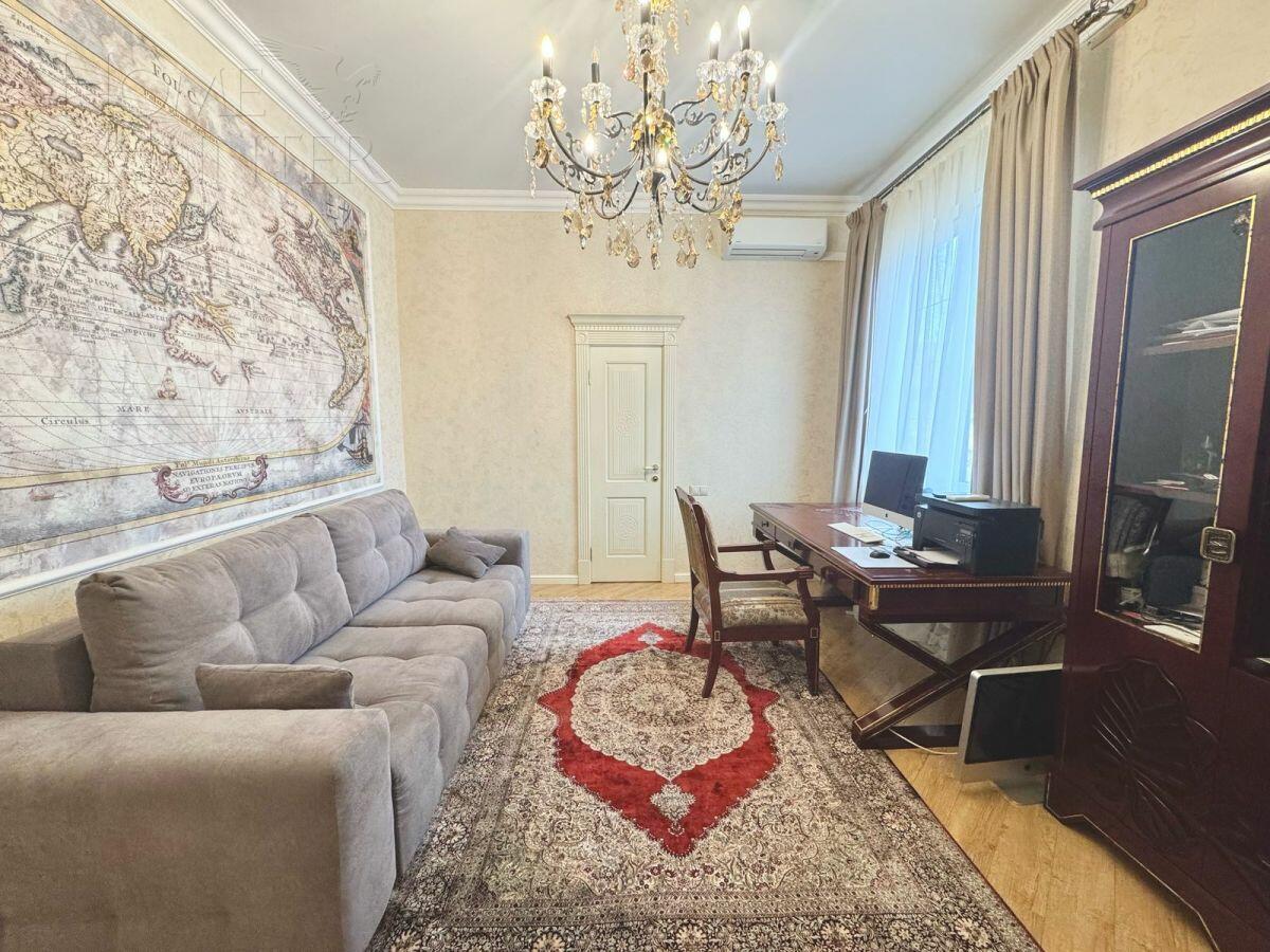 3-этажный коттедж 800 м² с отделкой