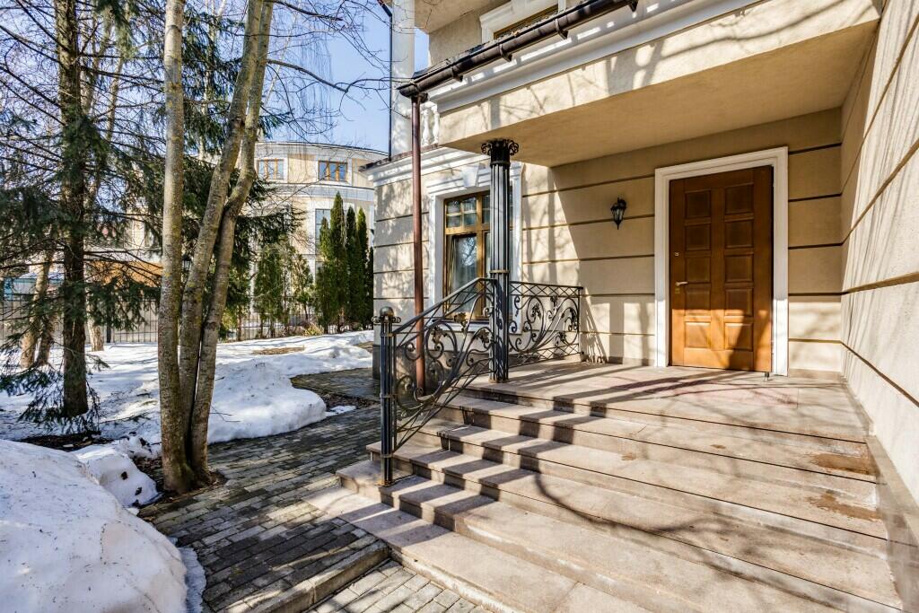 3-этажный коттедж 556 м² с отделкой