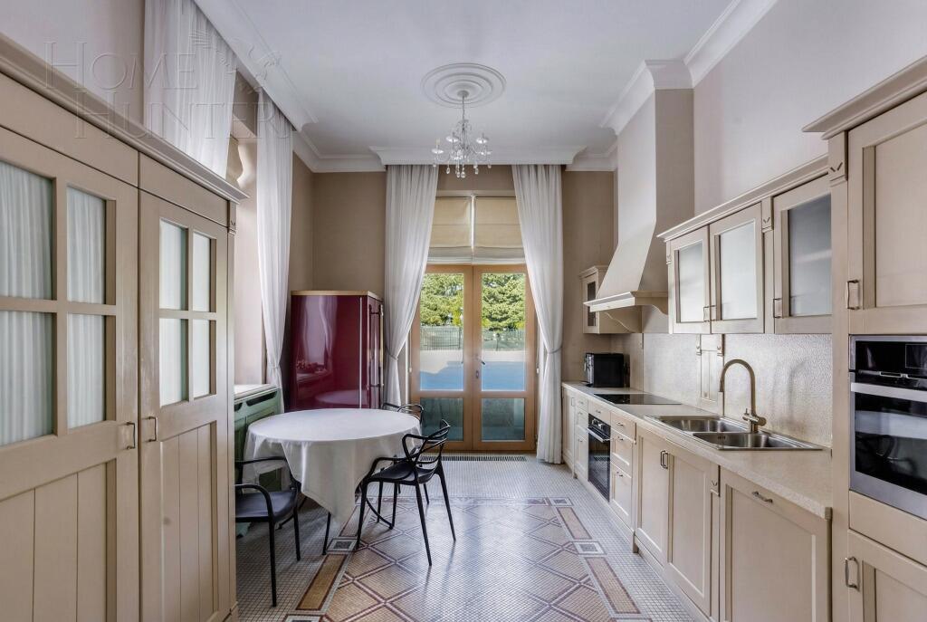 3-этажный коттедж 556 м² с отделкой