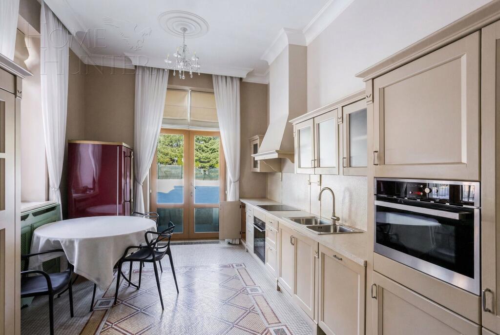 3-этажный коттедж 556 м² с отделкой