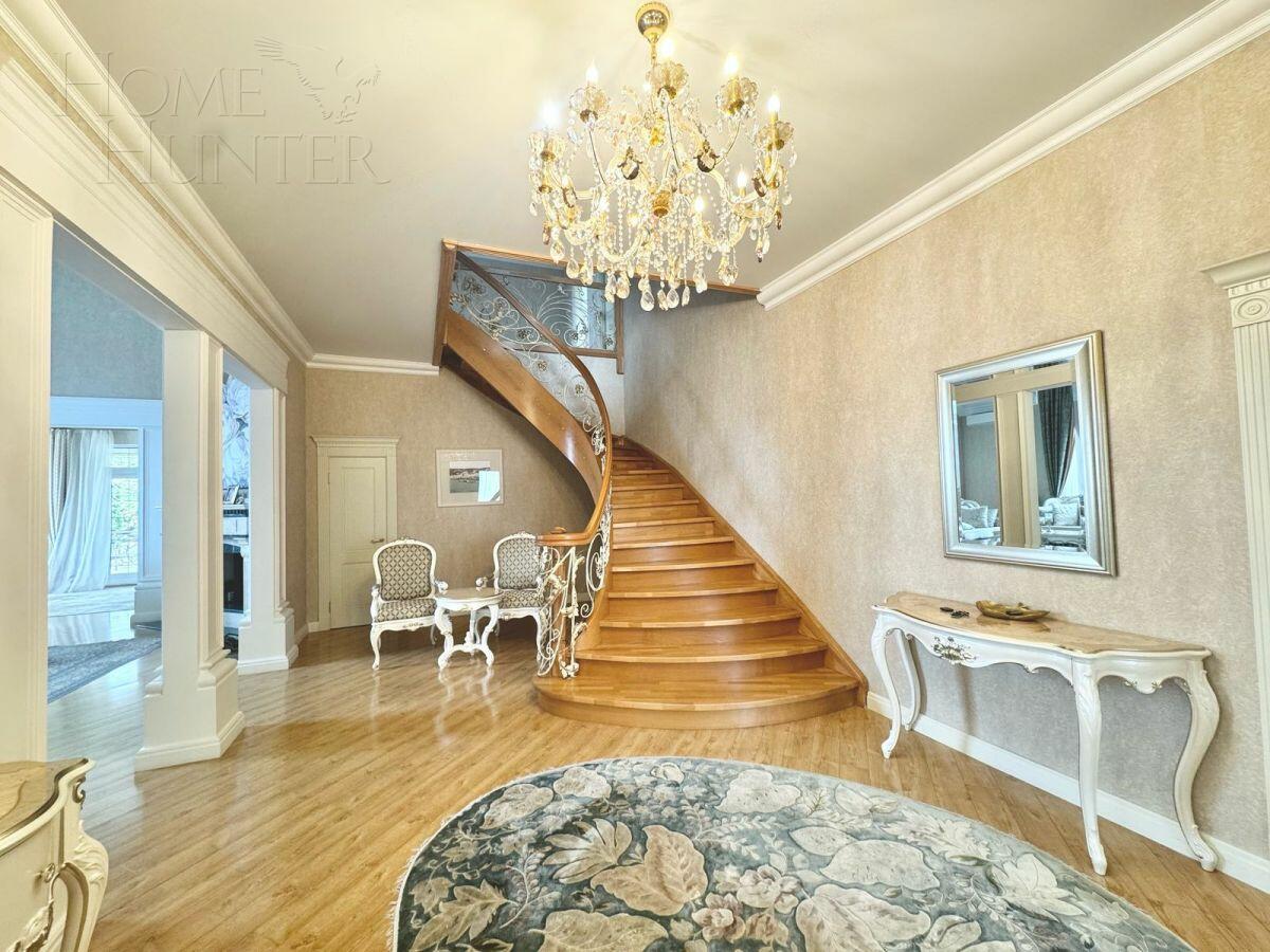 3-этажный коттедж 800 м² с отделкой