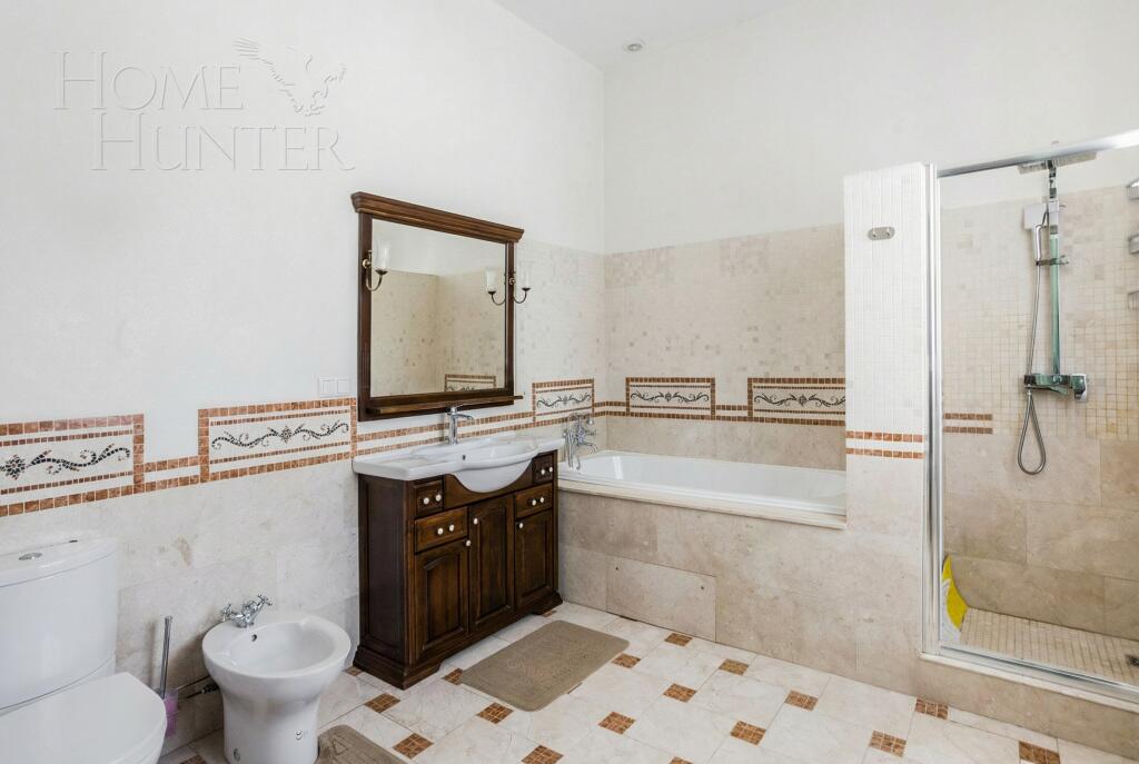 3-этажный коттедж 556 м² с отделкой