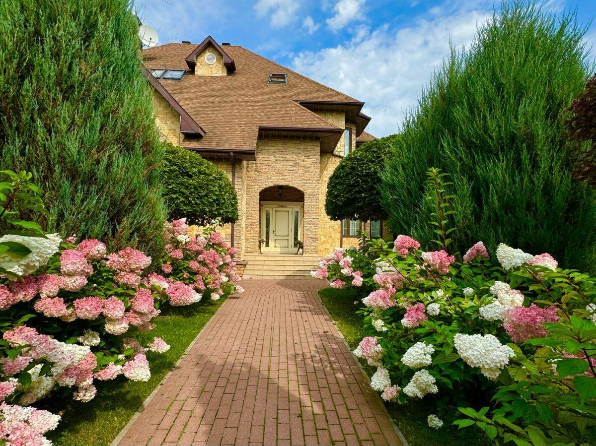 3-этажный коттедж 800 м² с отделкой