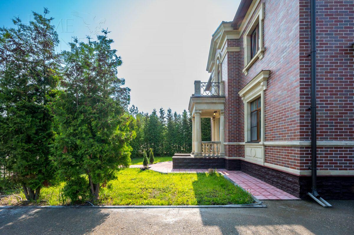 2-этажный коттедж 300 м² с отделкой