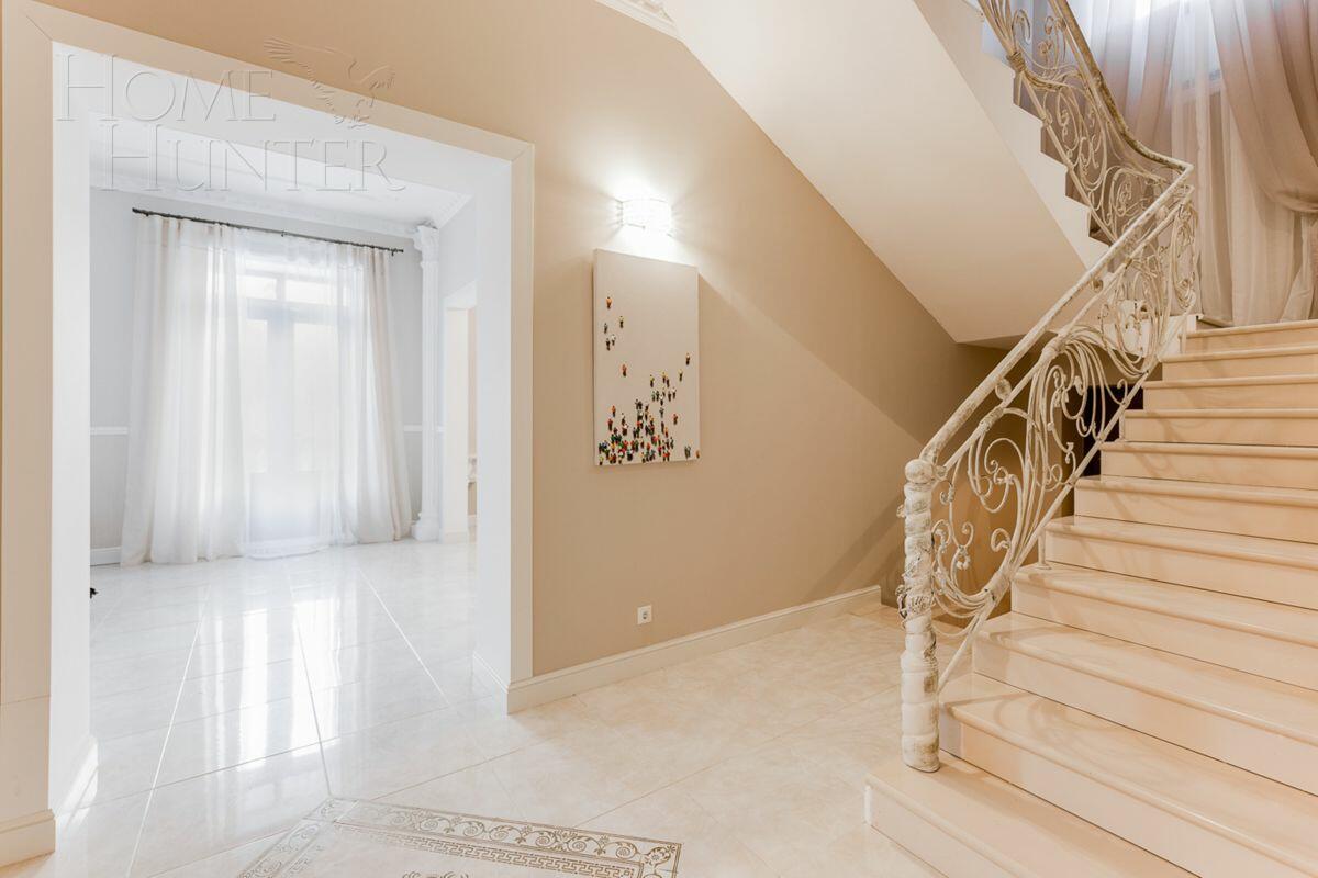 2-этажный коттедж 300 м² с отделкой