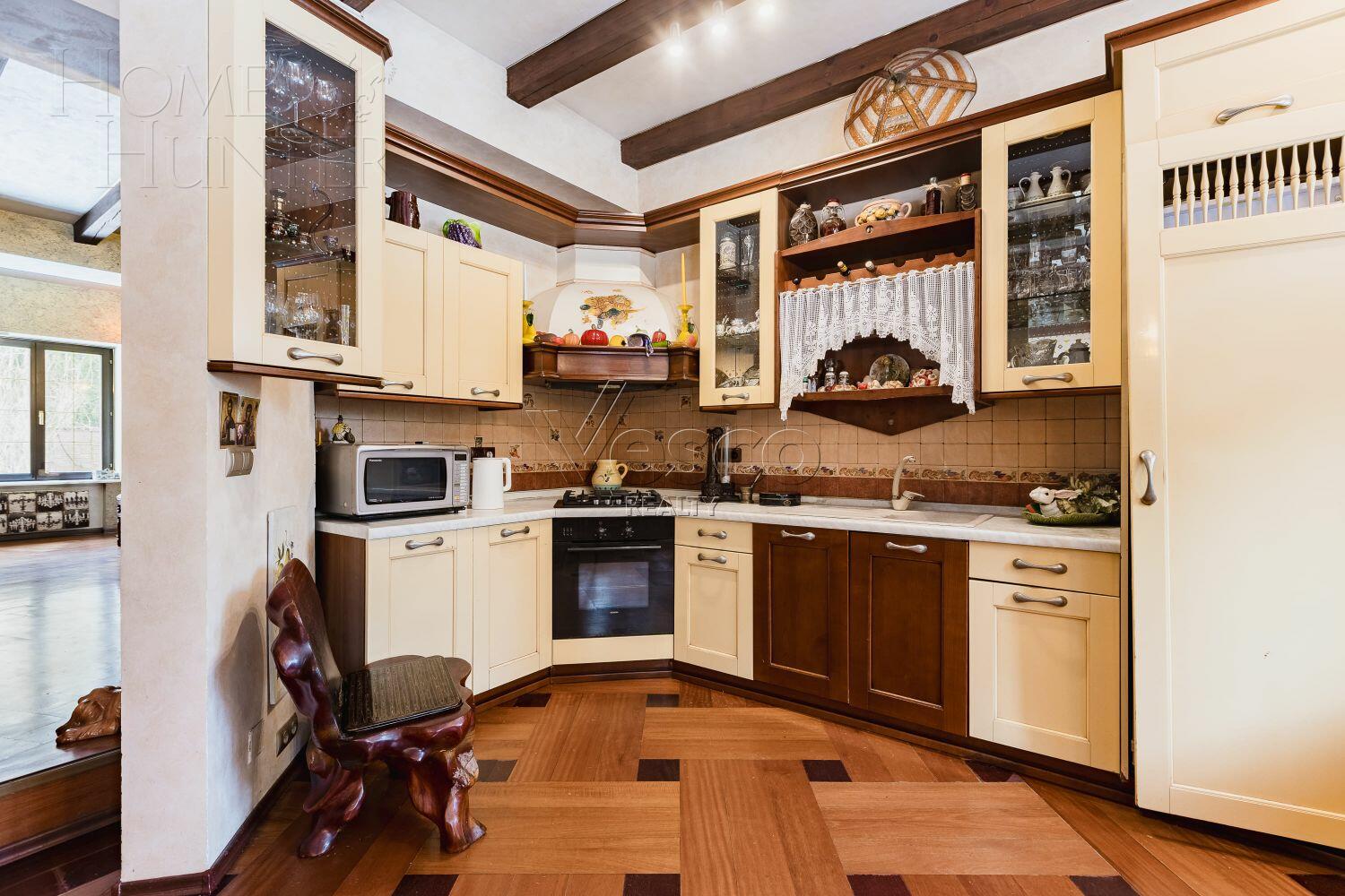 2-этажный коттедж 450 м² с отделкой