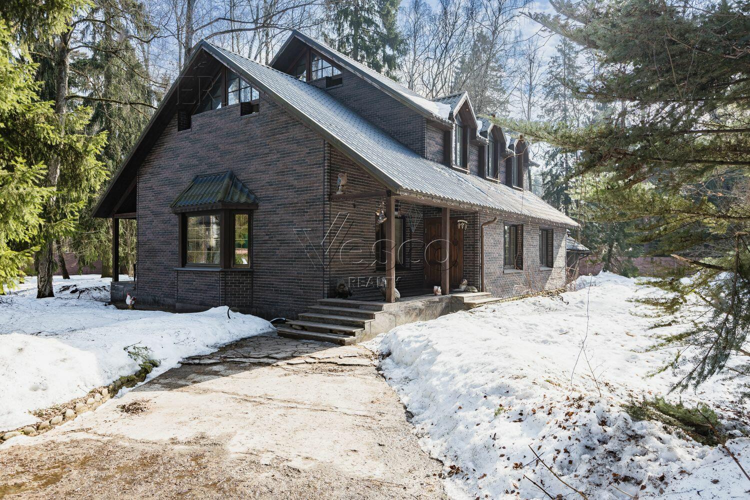 2-этажный коттедж 450 м² с отделкой