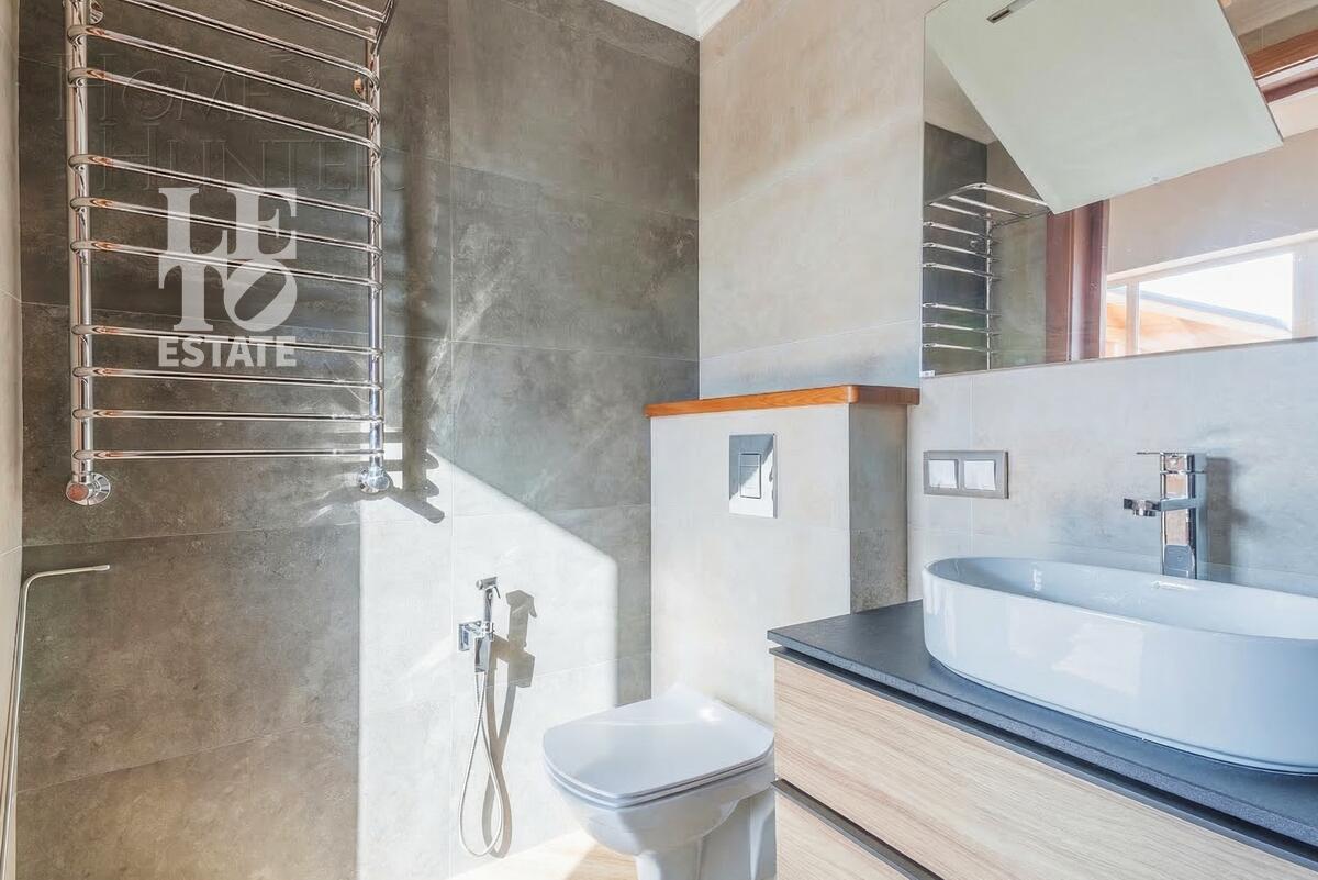 3-этажный коттедж 287.8 м² с отделкой