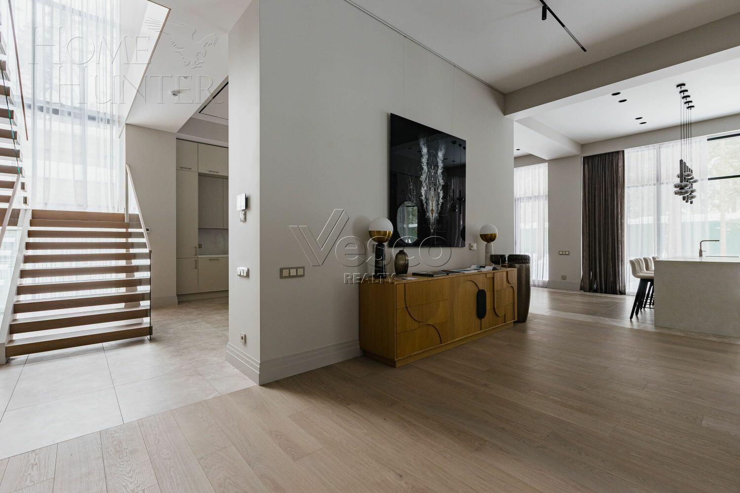 2-этажный коттедж 380 м² с отделкой