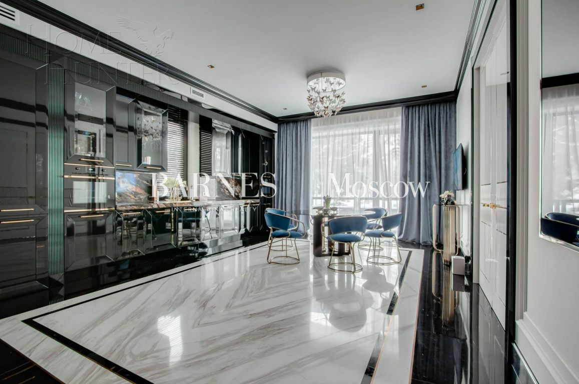 2-этажный коттедж 1 000 м² с отделкой