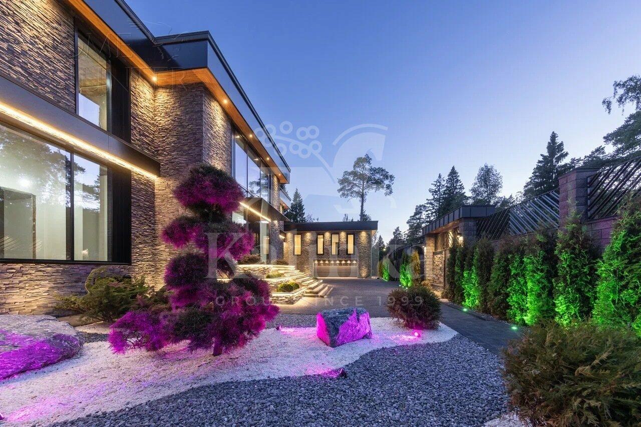 2-этажный коттедж 1 700 м² без отделки