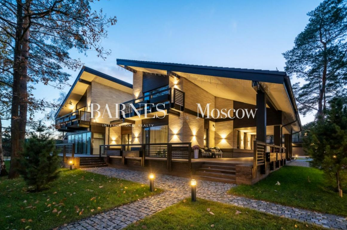 2-этажный коттедж 1 000 м² с отделкой