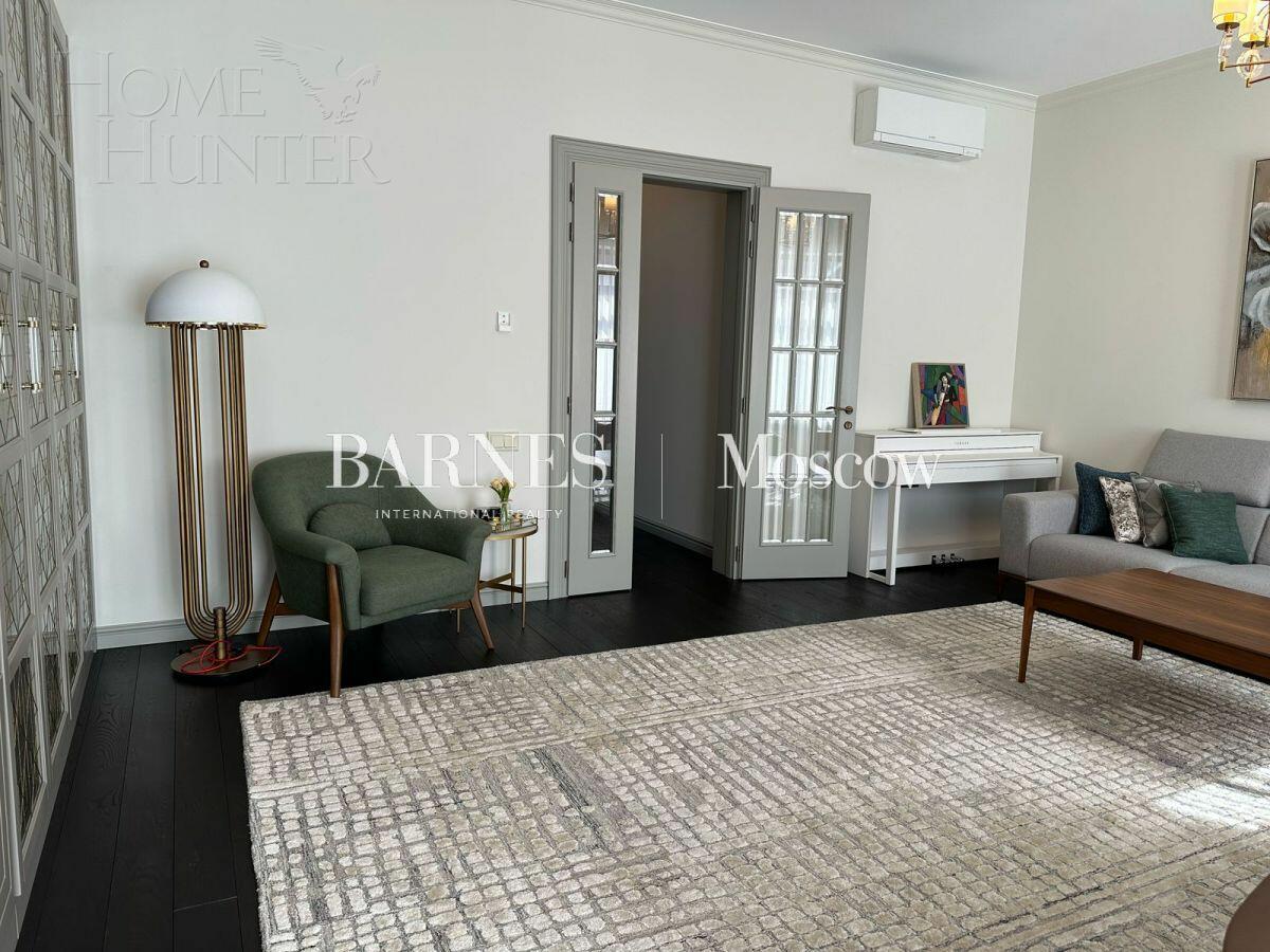 3-этажный таунхаус 330 м² с отделкой