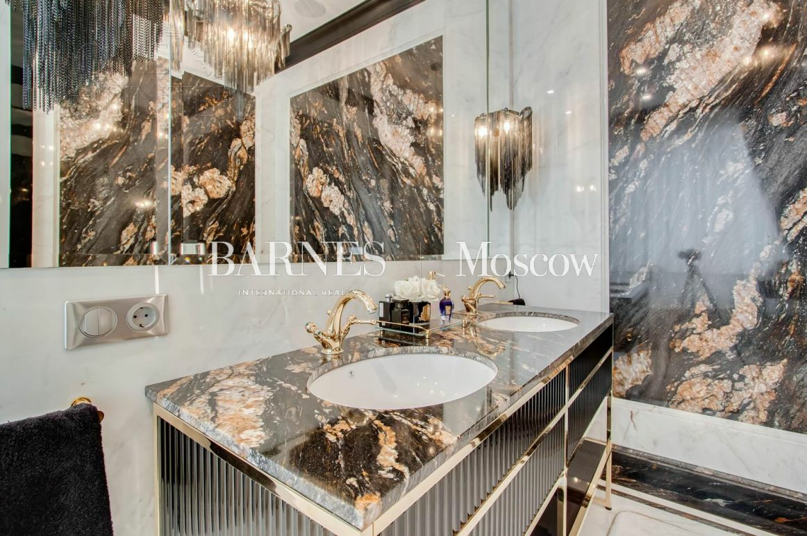 2-этажный коттедж 1 000 м² с отделкой