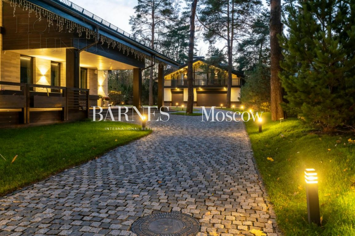 2-этажный коттедж 1 000 м² с отделкой