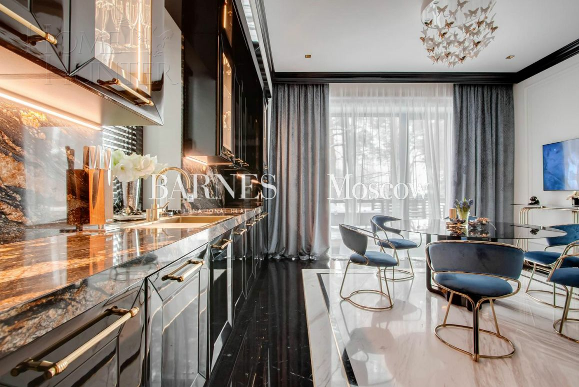 2-этажный коттедж 1 000 м² с отделкой